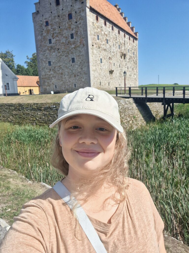 17566388934123979070536964379272