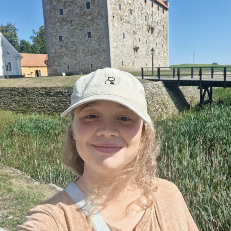 17566388934123979070536964379272